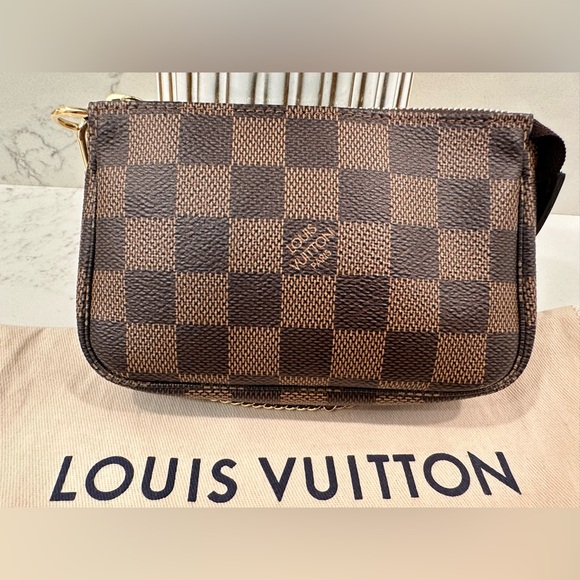Louis Vuitton Mini Pochette Accessories in Damier Ebene - Picture 4 of 17
